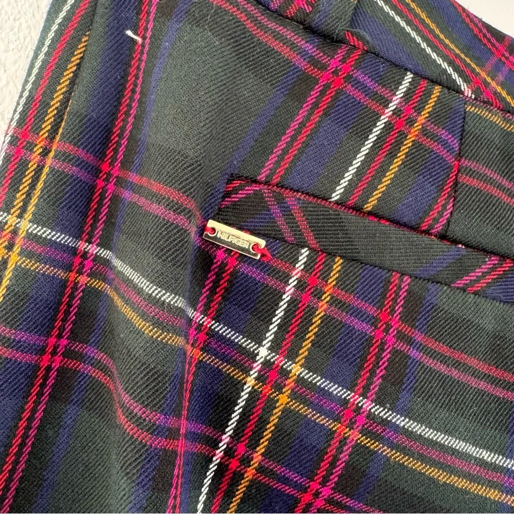 Tommy Hilfiger green red holiday plaid mid rise slim fit stretch pants size 6